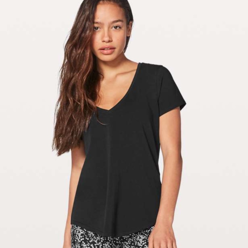 Lululemon Love V Tee in Black